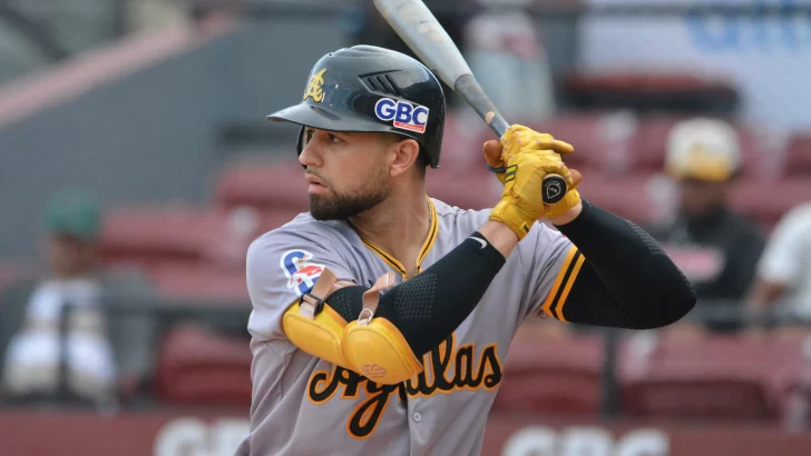 JC Escarra llega este martes y estará en el roster semanal