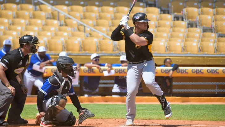 Águilas derrotan a Tigres en juego benéfico del Club Rotario