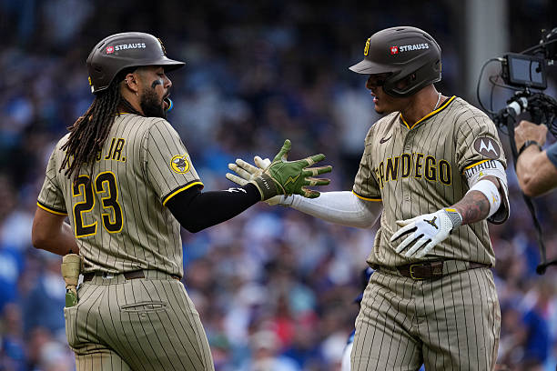 Machado empata con Tatis Jr. con tercer jonrón en Wild Card