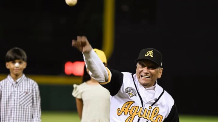 Leonardo Aguilera lanza la primera bola