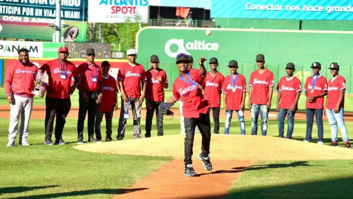 Rinden homenaje al equipo campeón de SDK