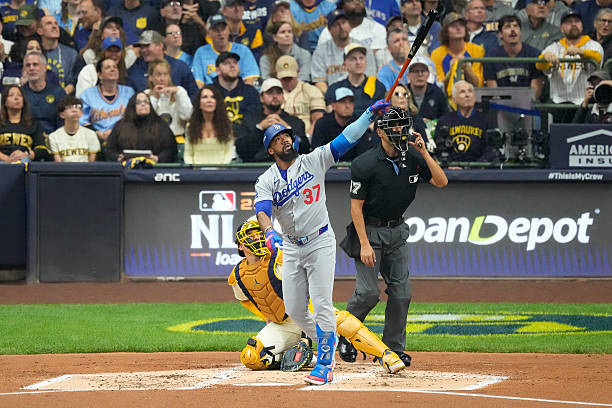 Castiga a los Cerveceros con otro jonrón clave