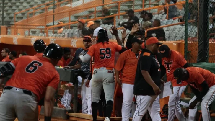 Toros le ganan otra vez a los Leones Toros le ganan otra vez a los Leones