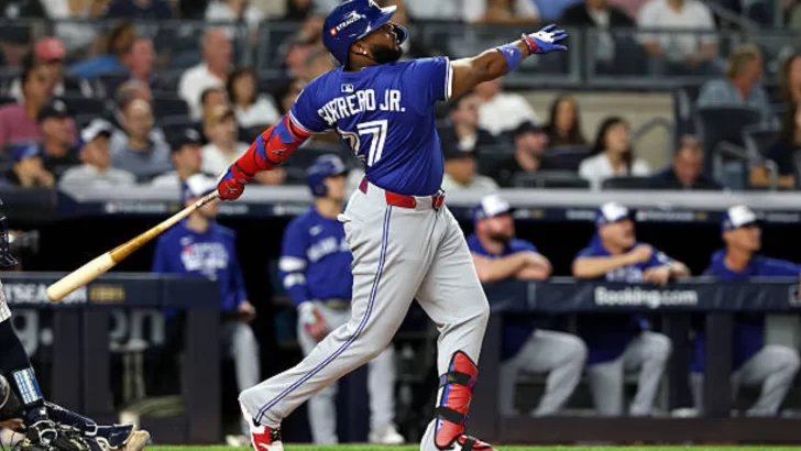 Vladimir Jr le pasa a su papá en jonrones de postemporada