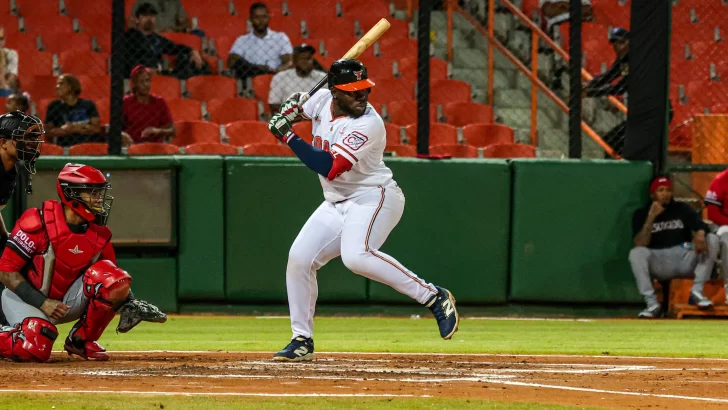 Noel y Jiménez disparan jonrones para guiar 3-2 a los Toros sobre los Leones