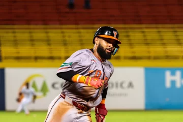 Celestén impulsa la primera victoria de los Toros que superan 14-7 a las Águilas Celestén impulsa la primera victoria de los Toros que superan 14-7 a las Águilas