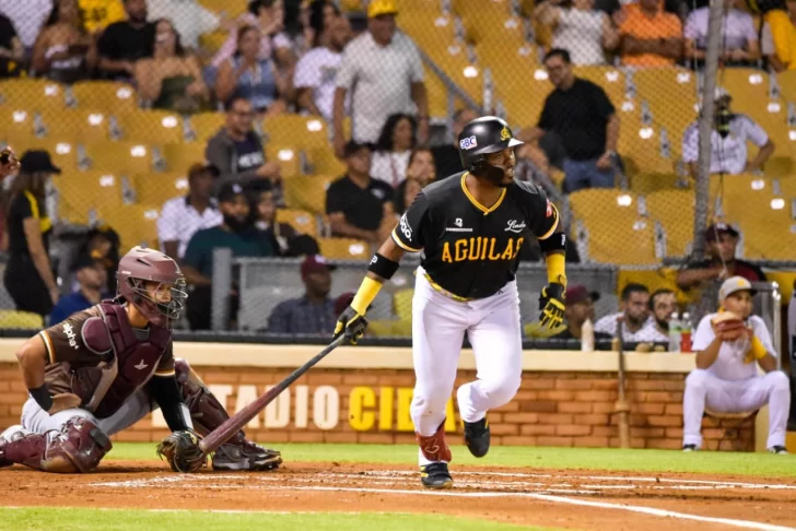 Las Águilas derrotan a los Toros 13-6 al ritmo de 15 indiscutibles