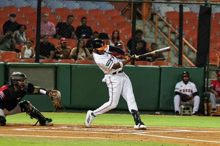 De la Cruz remolca tres en el triunfo de los Toros