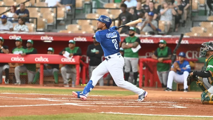 Dispara tres dobles en victoria del Licey