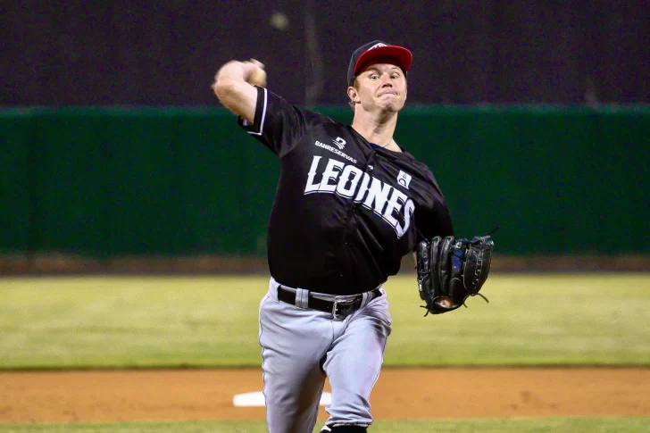 Grant Gavin apaga el brillo de las Estrellas en triunfo de Leones que empatan en la cuarta posición