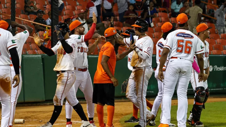 Toros, firmes en segundo, se imponen a las Estrellas para extender su racha
