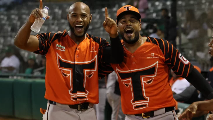 Bryan de la Cruz dispara otro jonrón con bases llenas