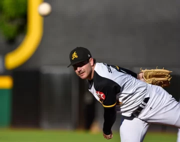 Águilas detienen racha negativa con blanqueada de un hit de 2-0 a Toros Águilas detienen racha negativa con blanqueada de un hit de 2-0 a Toros