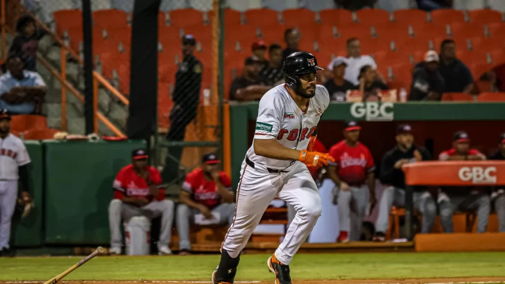 Candelario empuja tres en 4to triunfo seguido de Toros