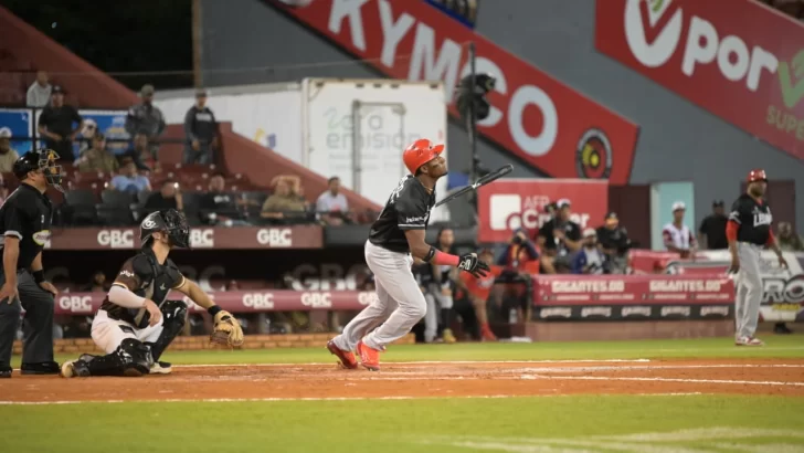 Leones amplían su racha ganadora, suben al cuarto tras vencer a los Gigantes Leones amplían su racha ganadora, suben al cuarto tras vencer a los Gigantes