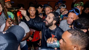 Y anuncian el retorno de Troy Johnston Y anuncian el retorno de Troy Johnston