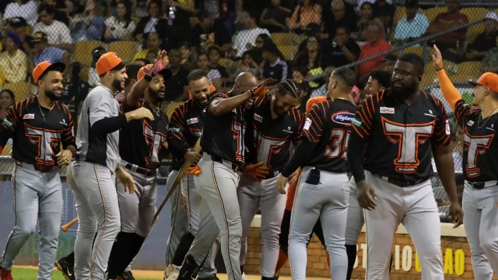 Bryan de la Cruz empuja cuatro