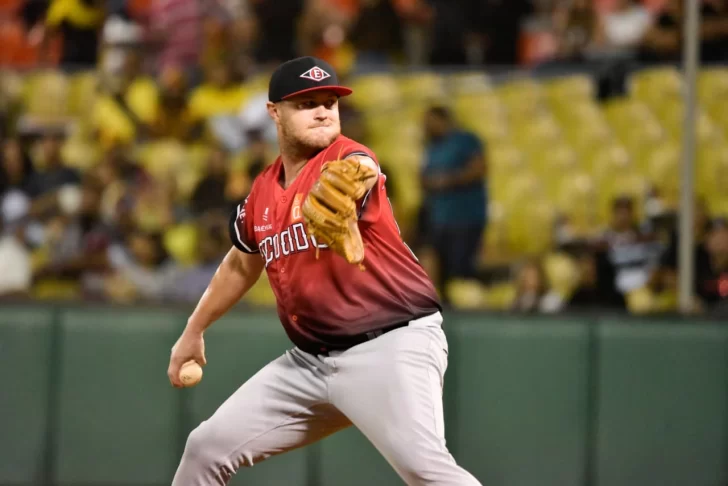 Pitcheo de Lakins lideró blanqueada de Leones seis por cero sobre Águilas