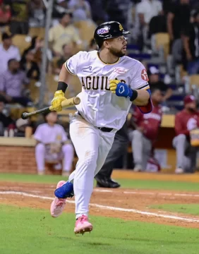 Águilas aprovechan tres jonrones y hit decisivo de Julio Rodríguez para vencer a Gigantes en 10 entradas Águilas aprovechan tres jonrones y hit decisivo de Julio Rodríguez para vencer a Gigantes en 10 entradas