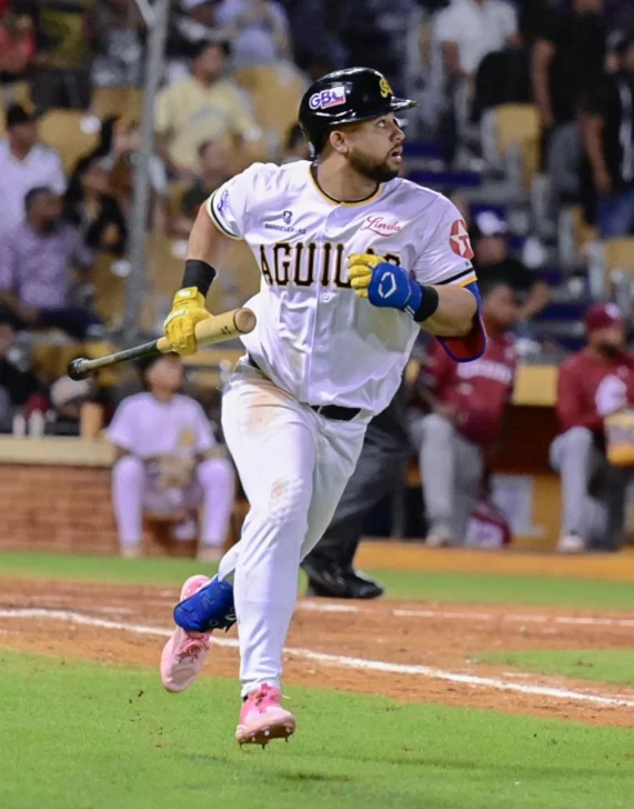Águilas aprovechan tres jonrones y hit decisivo de Julio Rodríguez para vencer a Gigantes en 10 entradas Águilas aprovechan tres jonrones y hit decisivo de Julio Rodríguez para vencer a Gigantes en 10 entradas