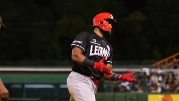 Sócrates Brito lidera ataque y Leones arrancan 5-0 Sócrates Brito lidera ataque y Leones arrancan 5-0