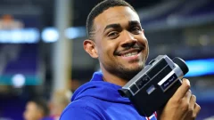 J-Rod usa cámara vintage para capturar momentos del equipo