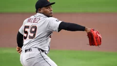 Valdez responde en su debut con Detroit pese a no tener decisión
