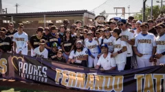 Fernando Tatis Jr. celebra la inauguración de Complejo