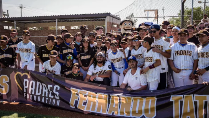 Fernando Tatis Jr. celebra la inauguración de Complejo Fernando Tatis Jr. celebra la inauguración de Complejo