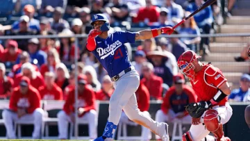 Dodgers seleccionan el contrato de Santiago Espinal Dodgers seleccionan el contrato de Santiago Espinal