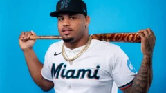 De los Santos impresiona en su debut con los Marlins tras años de espera