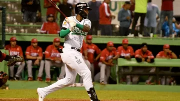 Estrellas renuevan contrato con Lewin Díaz Estrellas renuevan contrato con Lewin Díaz