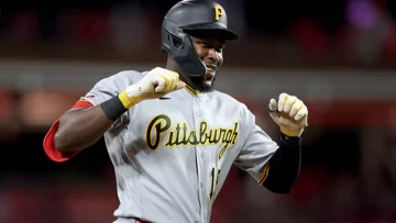 Oneil Cruz conecta dos jonrones Oneil Cruz conecta dos jonrones