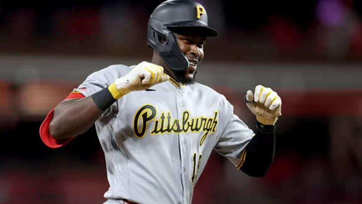 Oneil Cruz conecta dos jonrones Oneil Cruz conecta dos jonrones