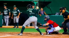 Estrellas firman al inicialista Juan Santana