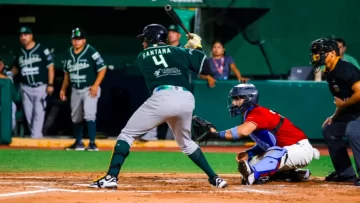 Estrellas firman al inicialista Juan Santana Estrellas firman al inicialista Juan Santana