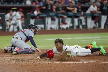 Geraldo Perdomo entra a la historia con jonrón dentro del parque Geraldo Perdomo entra a la historia con jonrón dentro del parque