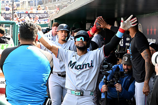 Otto López alcanza a Arráez en hits y mantiene con vida a Miami Otto López alcanza a Arráez en hits y mantiene con vida a Miami