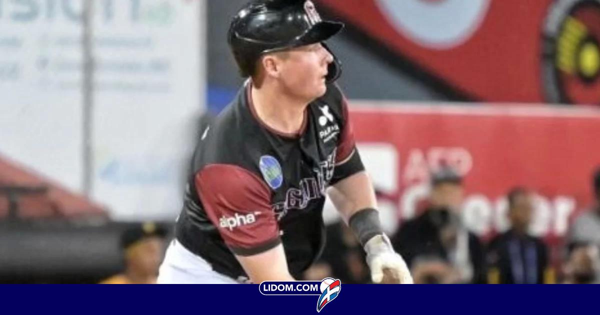 Gigantes anuncian regreso de Jake Holton tras productiva primera temporada