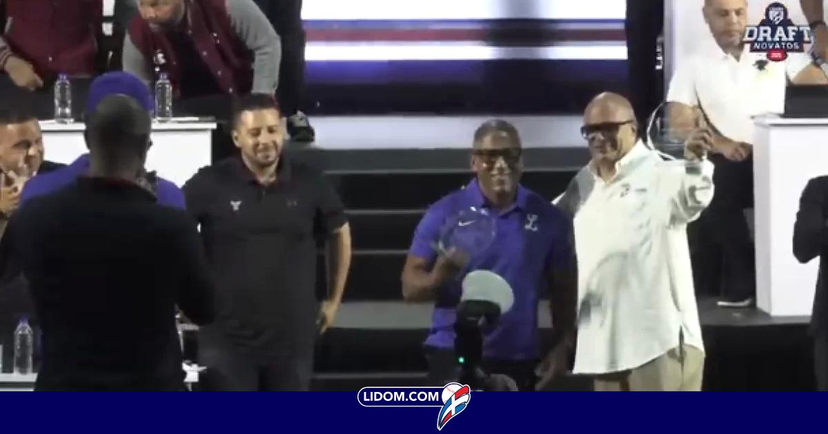 LIDOM reconoce a Torres y Mateo por su trayectoria en el Draft de Novatos