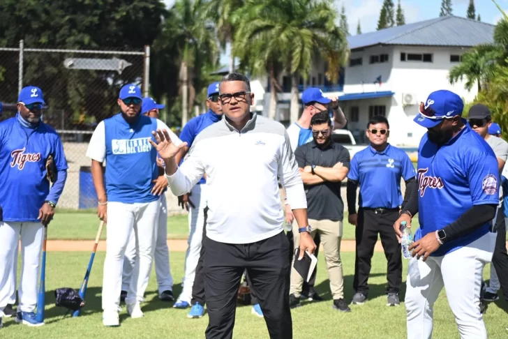Hernández, Cordero y Valdez encabezan entrenamientos del Licey Hernández, Cordero y Valdez encabezan entrenamientos del Licey