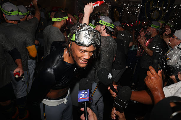 Uribe y el bullpen de Milwaukee sellan el pase a la NLCS Uribe y el bullpen de Milwaukee sellan el pase a la NLCS
