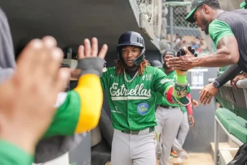 Estrellas descargan tres jonrones y vencen al Licey en juego de preparación Estrellas descargan tres jonrones y vencen al Licey en juego de preparación
