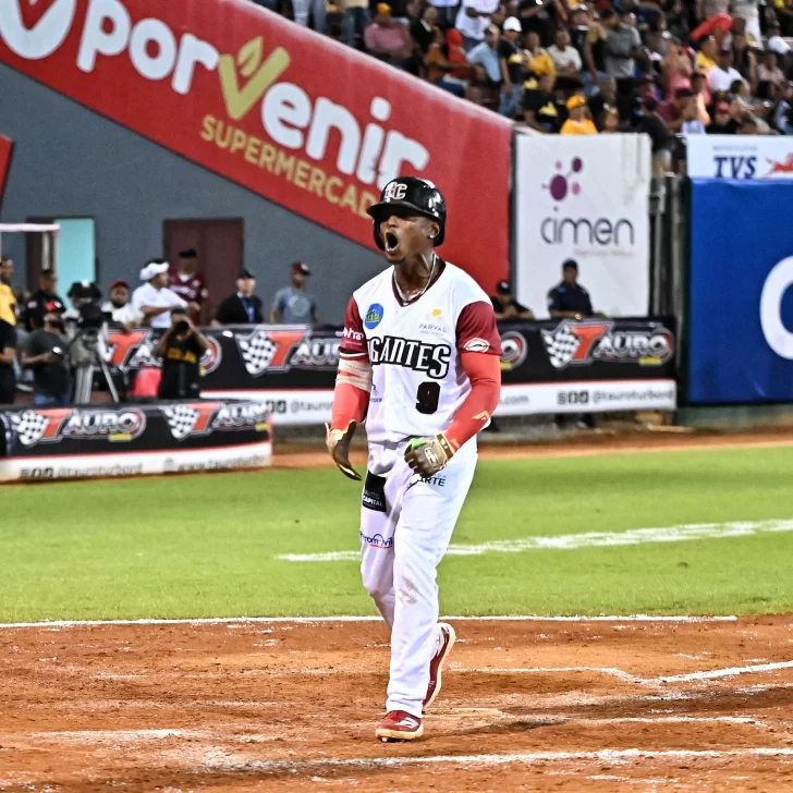 Gigantes remontan ante las Águilas y abren con triunfo de 4-1 en apertura del campeonato Gigantes remontan ante las Águilas y abren con triunfo de 4-1 en apertura del campeonato