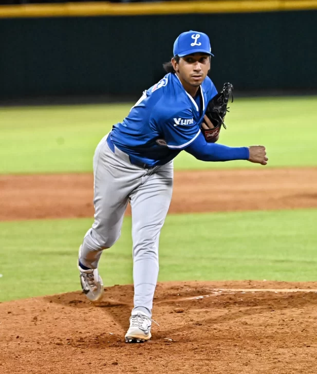 Daniel-Martinez-lanzo-cinco-completas-ante-Gigantes-2026-10-20_Cedida-por-Licey-617x728