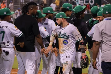 Tapia, Prieto y Bernal remolcan dos cada uno en triunfo 8-3 de Estrellas sobre Tigres Tapia, Prieto y Bernal remolcan dos cada uno en triunfo 8-3 de Estrellas sobre Tigres