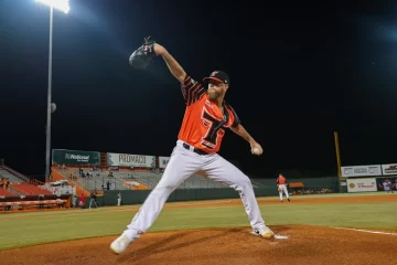 Toros blanquean 3-0 a Águilas con pitcheo encabezado por Evan Grills Toros blanquean 3-0 a Águilas con pitcheo encabezado por Evan Grills