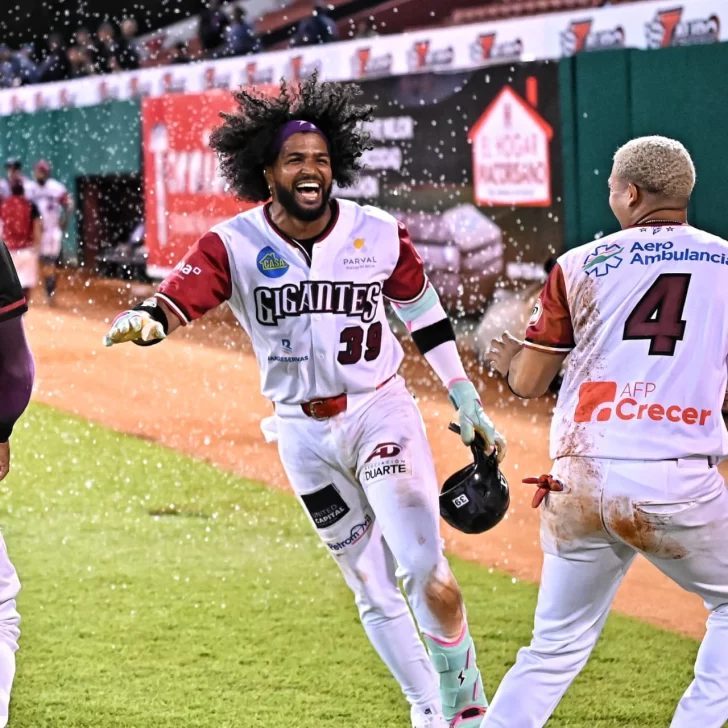 Gigantes ganan su segundo en línea al dejar en el terreno a los Toros Gigantes ganan su segundo en línea al dejar en el terreno a los Toros