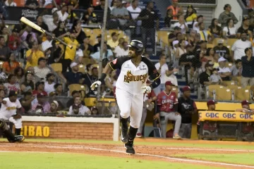 Águilas consiguen su primera victoria y frenan a los Gigantes en el estadio Cibao Águilas consiguen su primera victoria y frenan a los Gigantes en el estadio Cibao
