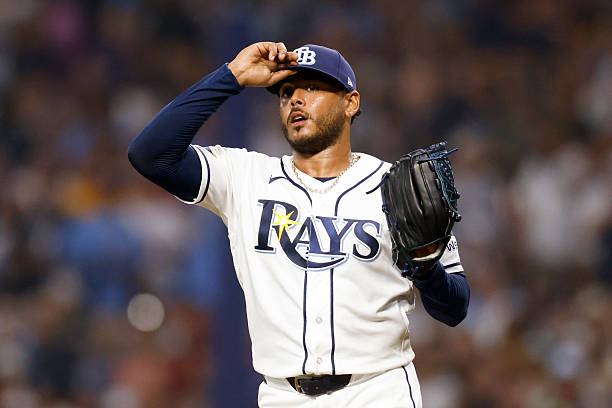 Freddy Peralta vuelve a brillar, pero se queda sin decisión ante Yankees Freddy Peralta vuelve a brillar, pero se queda sin decisión ante Yankees